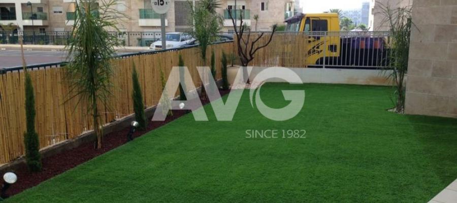 C? trang trí san v??n