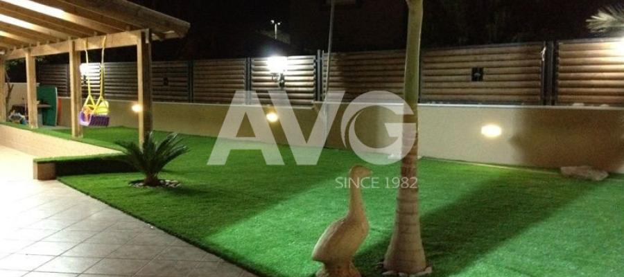 C? trang trí san v??n