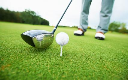 H? th?ng san golf c? nhan t?o